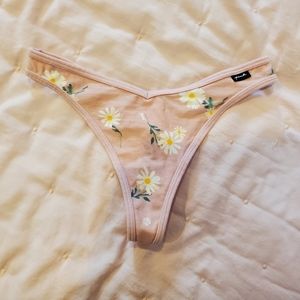 🔥💕PINK Victoria's Secret thong panties small New